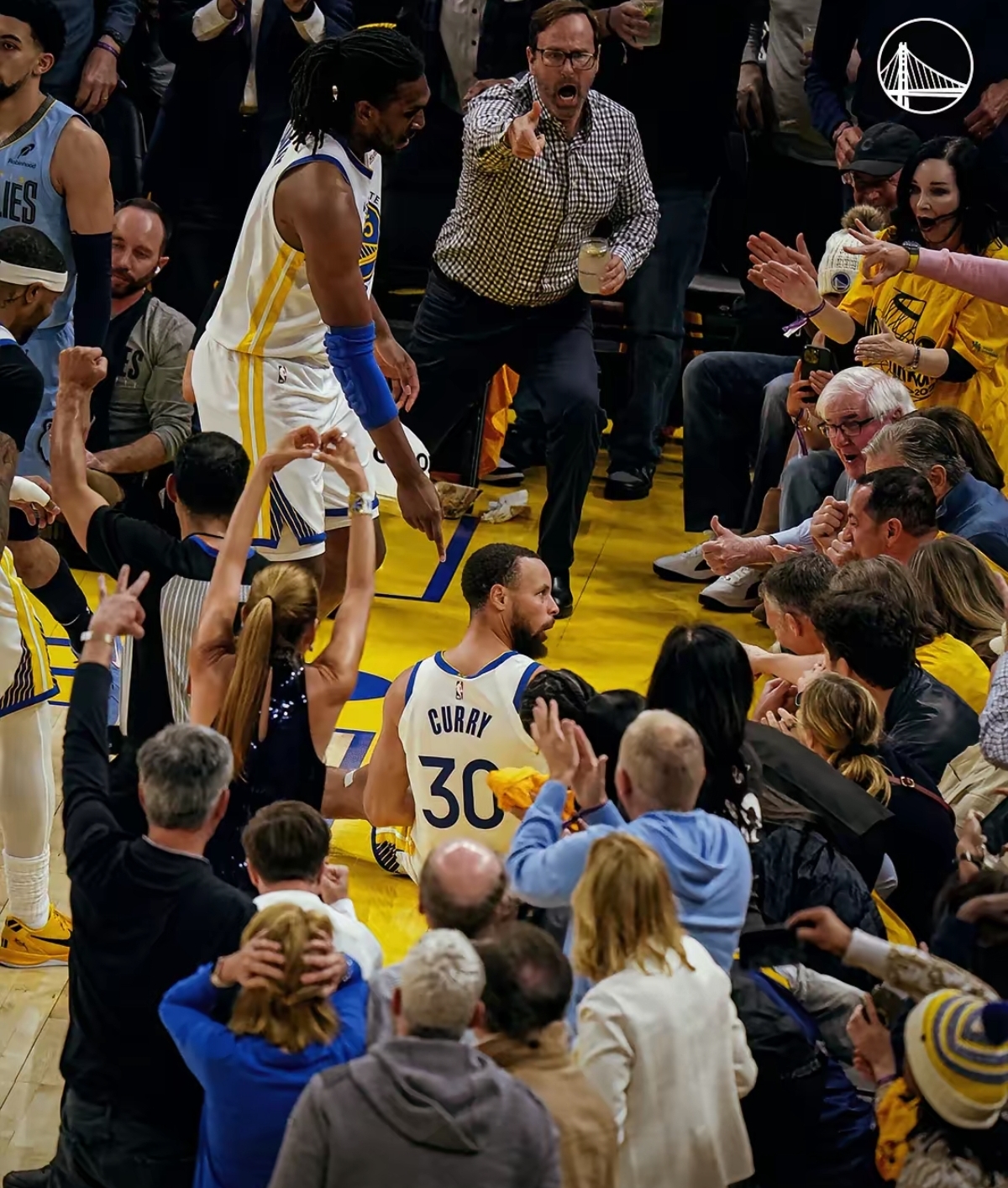 亚娱官网首页热火球星三分绝杀,全场观众热烈欢呼,行业完成实现.的简单介绍