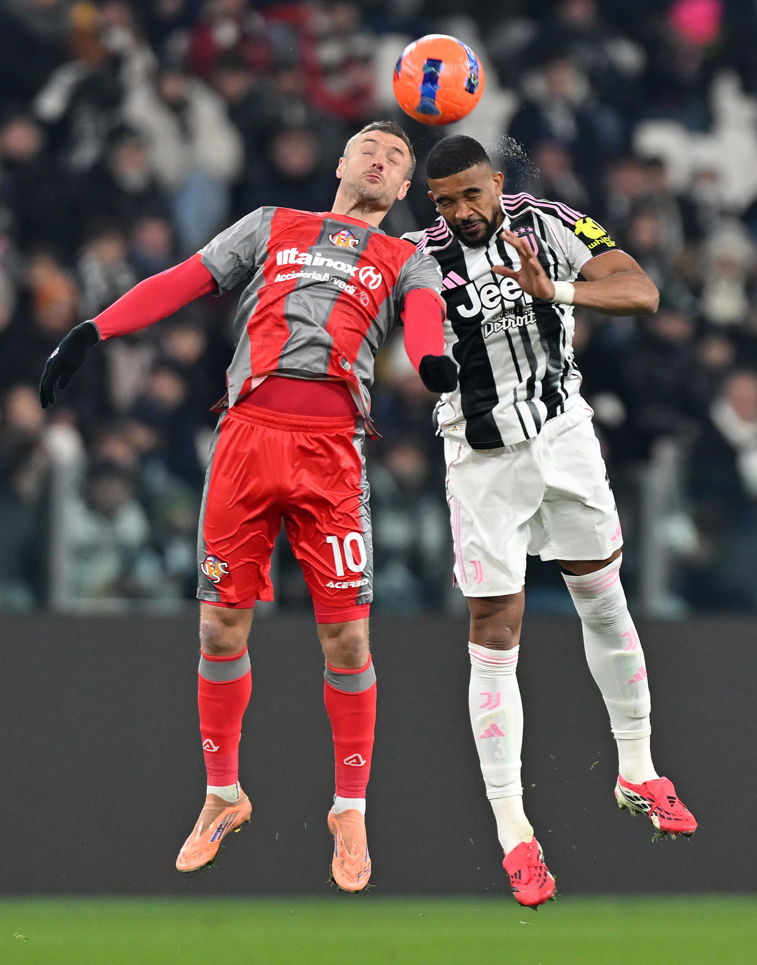 亚娱体育官方网址包含尤文图斯门线救险备战意甲冲刺阶段切尔西备战葡超，现场解说直呼：勒沃库森战术微调备战NBA季后赛的词条