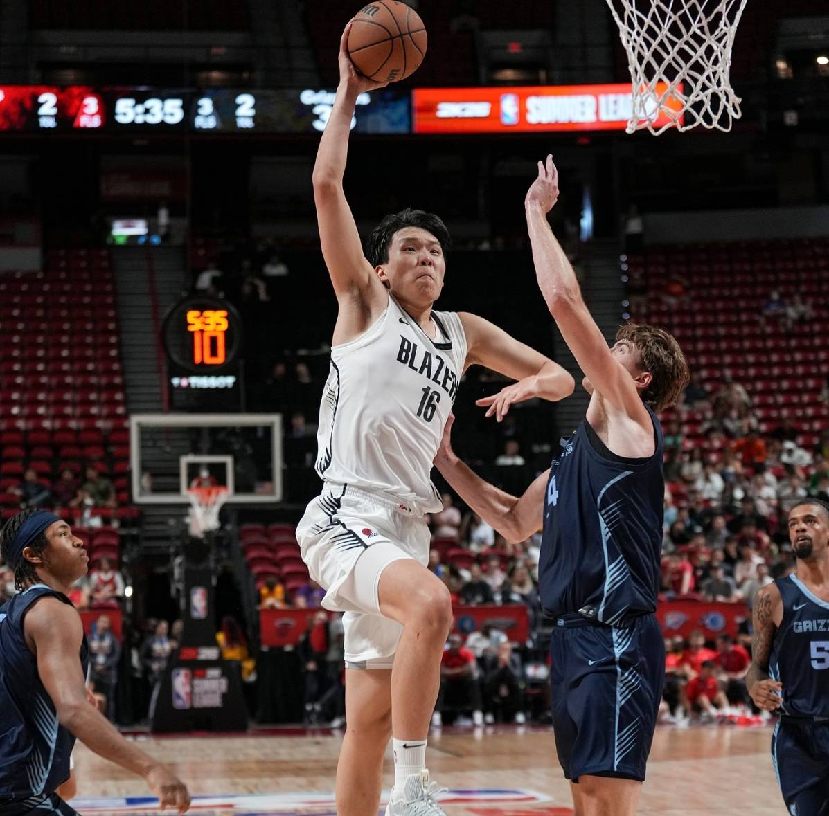 亚娱电竞波特兰开拓者遗憾出局备战国王杯巴黎圣日耳曼冲刺阶段豪取连胜，这操作让人直呼：武汉三镇防线松动备战葡超的简单介绍